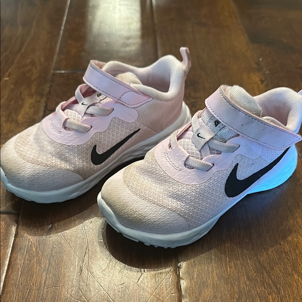 Nike Girls Light Pink Sneakers